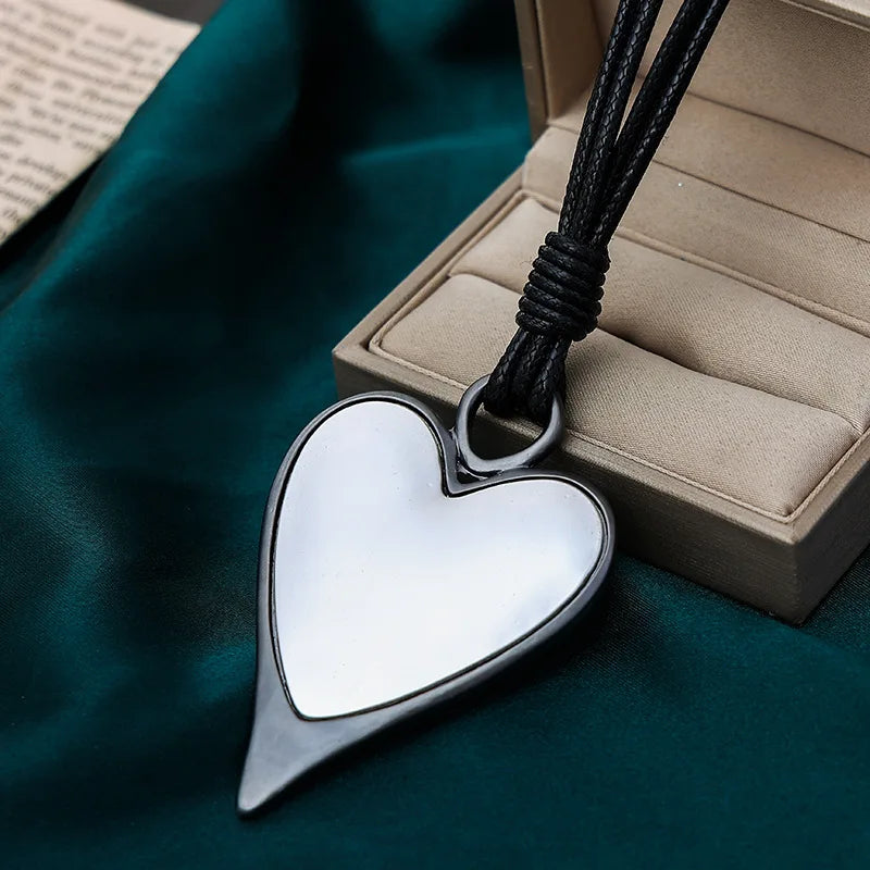 Kaseakia Women's Long Metal Necklace, Heart Shape Pendant Sweater Chain, Fashionable Retro Jewelry Accessory