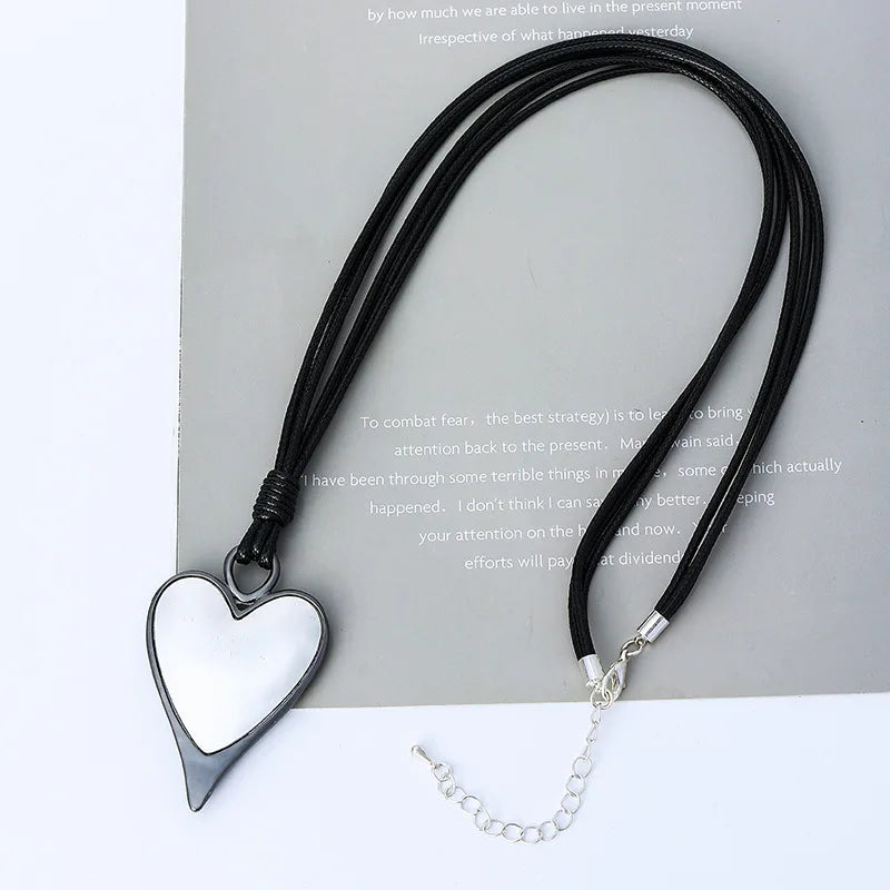 Kaseakia Women's Long Metal Necklace, Heart Shape Pendant Sweater Chain, Fashionable Retro Jewelry Accessory