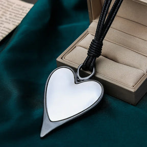 Kaseakia Women's Long Metal Necklace, Heart Shape Pendant Sweater Chain, Fashionable Retro Jewelry Accessory