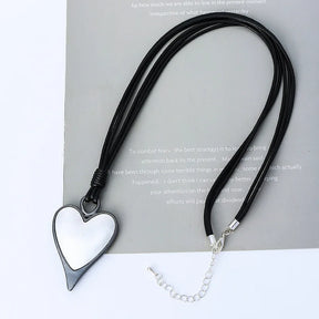 Kaseakia Women's Long Metal Necklace, Heart Shape Pendant Sweater Chain, Fashionable Retro Jewelry Accessory